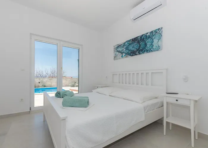 Family Friendly House With A Swimming Pool - 25219 Nyaraló