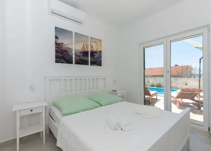 Family Friendly House With A Swimming Pool - 25219 * Makarska