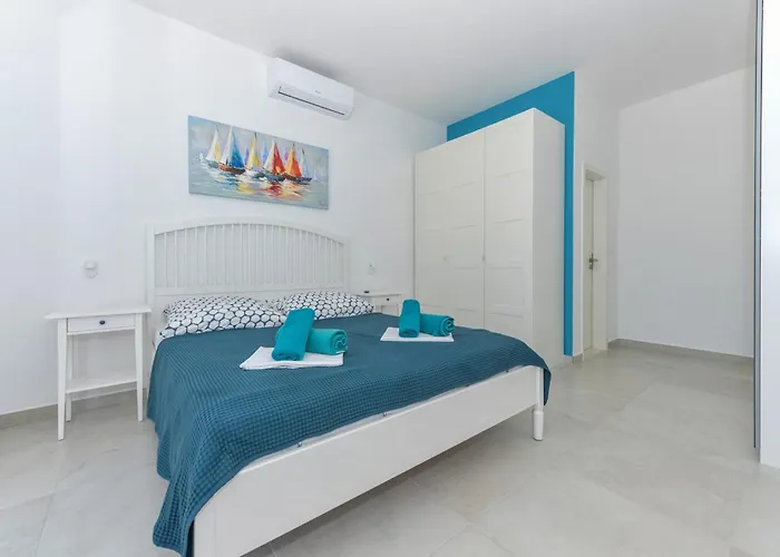 Family Friendly House With A Swimming Pool - 25219 Makarska