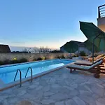Family Friendly House With A Swimming Pool - 25219 Makarska
