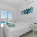 Family Friendly House With A Swimming Pool - 25219 Dom wakacyjny