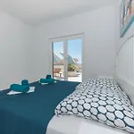 Family Friendly House With A Swimming Pool - 25219