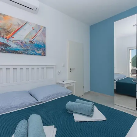 Family Friendly House With A Swimming Pool - 25219 *