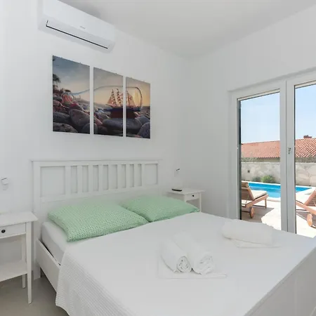 Family Friendly House With A Swimming Pool - 25219 * Makarska