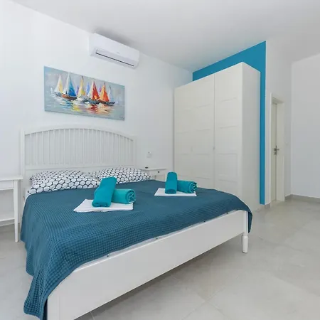 Family Friendly House With A Swimming Pool - 25219 Makarska