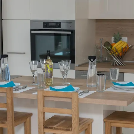 Family Friendly House With A Swimming Pool - 25219 *