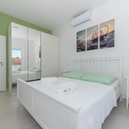度假居 Family Friendly House With A Swimming Pool - 25219 马卡尔斯卡