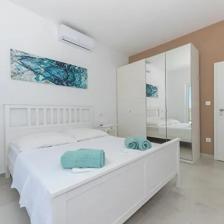 度假居 Family Friendly House With A Swimming Pool - 25219 *