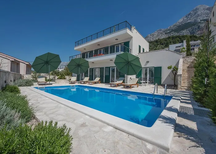 Family Friendly House With A Swimming Pool - 25219 Makarska