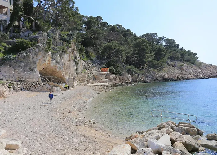 Family Friendly House With A Swimming Pool - 25219 *