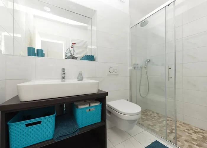 Family Friendly House With A Swimming Pool - 25219