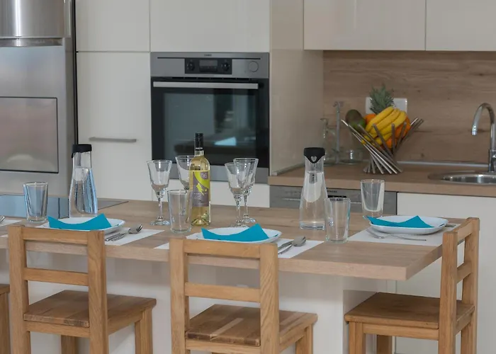 Family Friendly House With A Swimming Pool - 25219 *