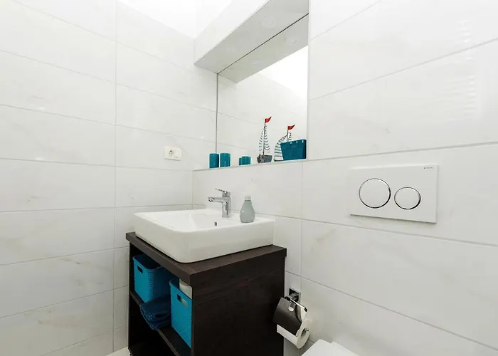 Holiday home Family Friendly House With A Swimming Pool - 25219