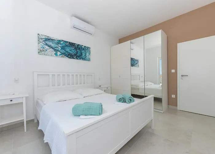 度假居 Family Friendly House With A Swimming Pool - 25219 *